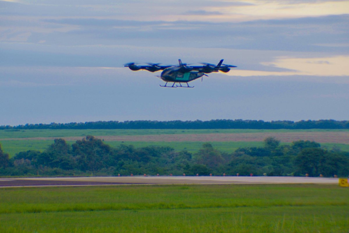 Primeiro voo teste de carro voador brasileiro é realizado no interior de São Paulo