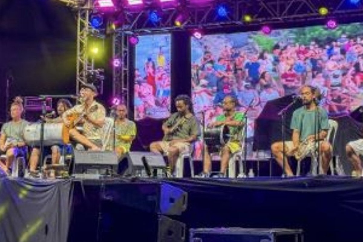 Itacaré Samba Festival faz a sua estreia com grande público na Praia da Coroinha! 