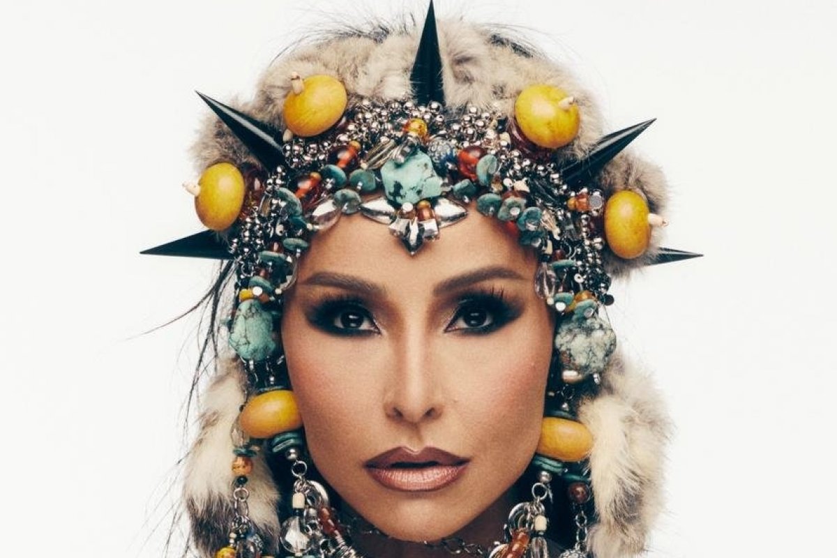 Sabrina Sato chama atenção pelo look cheio de penduricalhos e corpo torneado no último ensaio da Gaviões da Fiel!