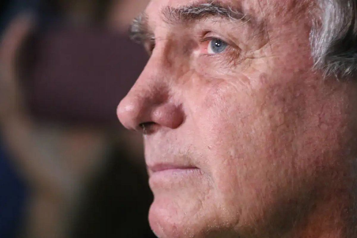 Bolsonaro tem entre 30 a 40 soluços por minuto, diz relatório da PF