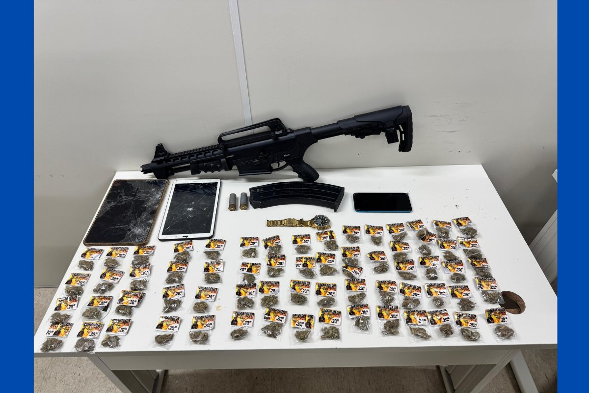 Homem em posse de armamento e diversas drogas é morto após confronto com polícia em bairro de Salvador