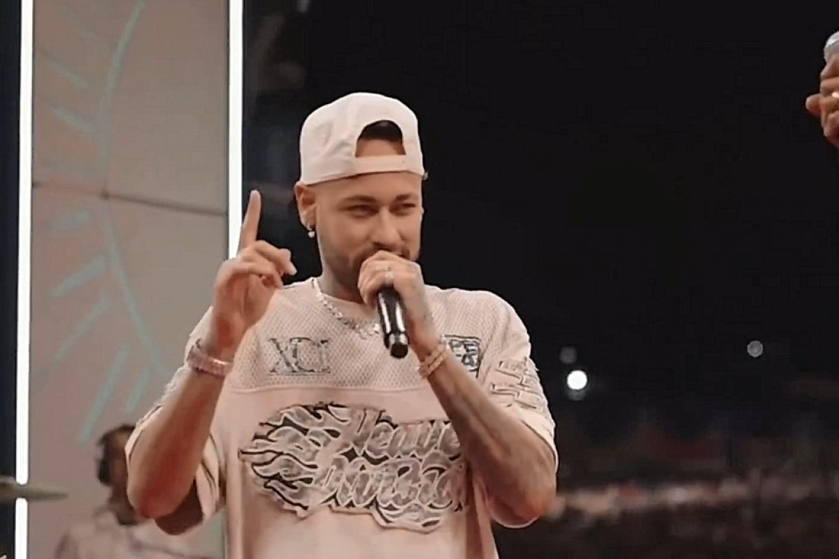 Neymar projeta Copa do Mundo de 2026 e pede ajuda a Ancelotti durante show em São Paulo