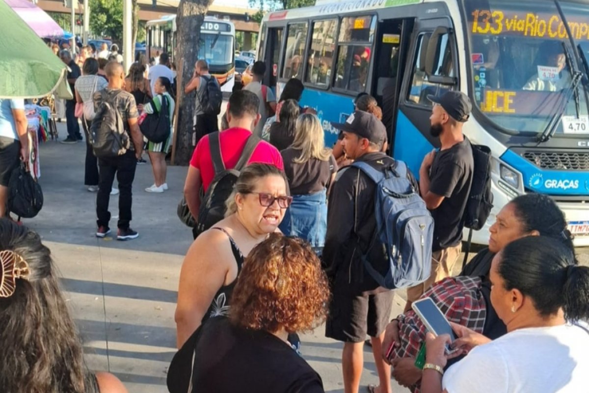 Rodoviários de Vila Isabel e Real fazem paralisação e cobram salários atrasados; mais de 20 linhas são afetadas