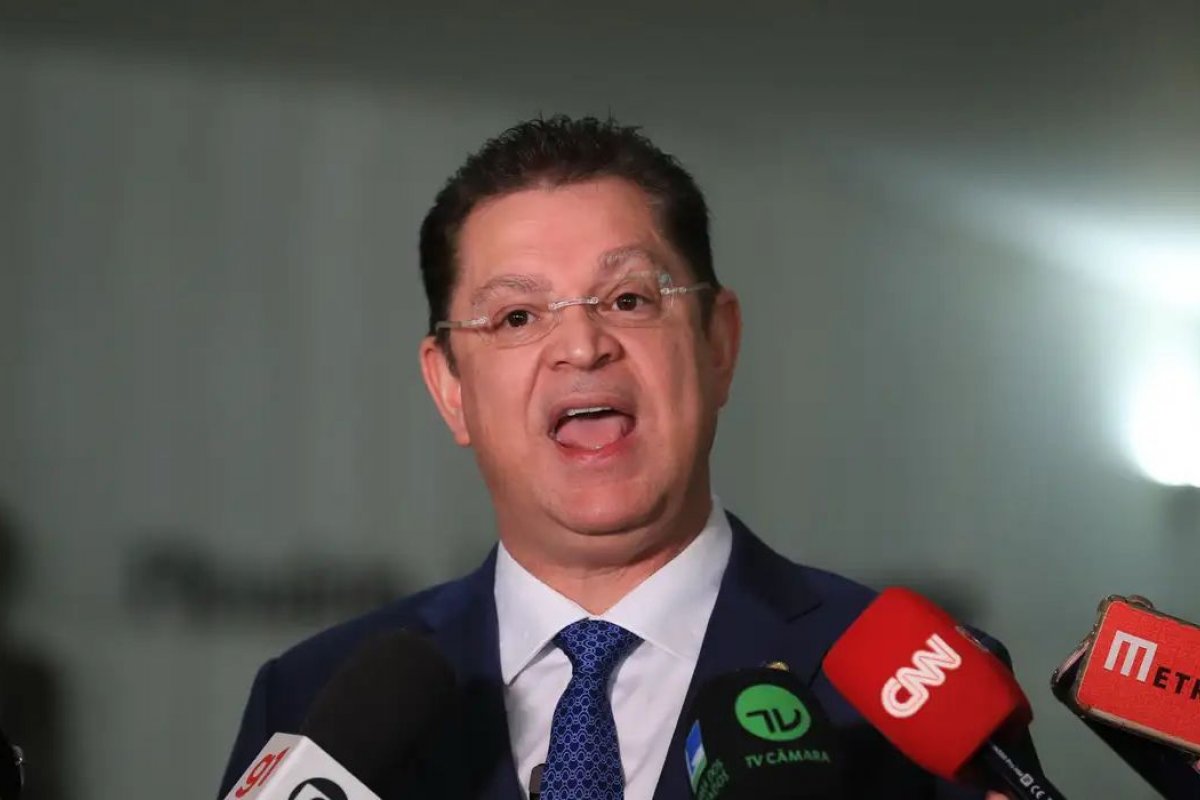 PF aponta que R$ 469,7 mil foi o valor encontrado em operação que mira Sóstenes Cavalcante