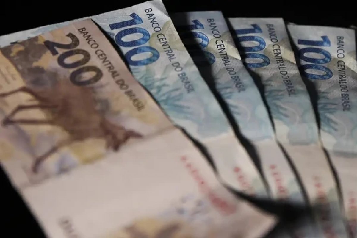 Governo autoriza liberação de FGTS retido para o trabalhador que aderiu ao saque-aniversário