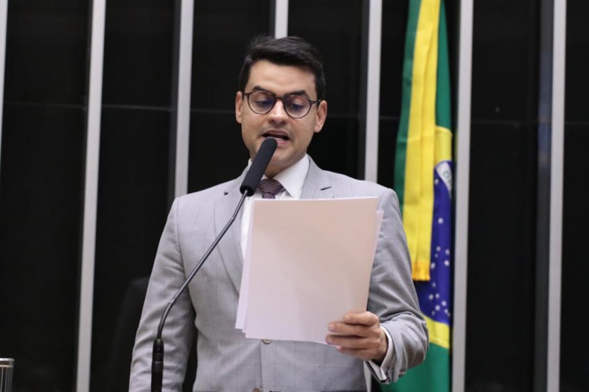 Presidente de comissão assume controle de R$ 45 mi em emendas em votação relâmpago