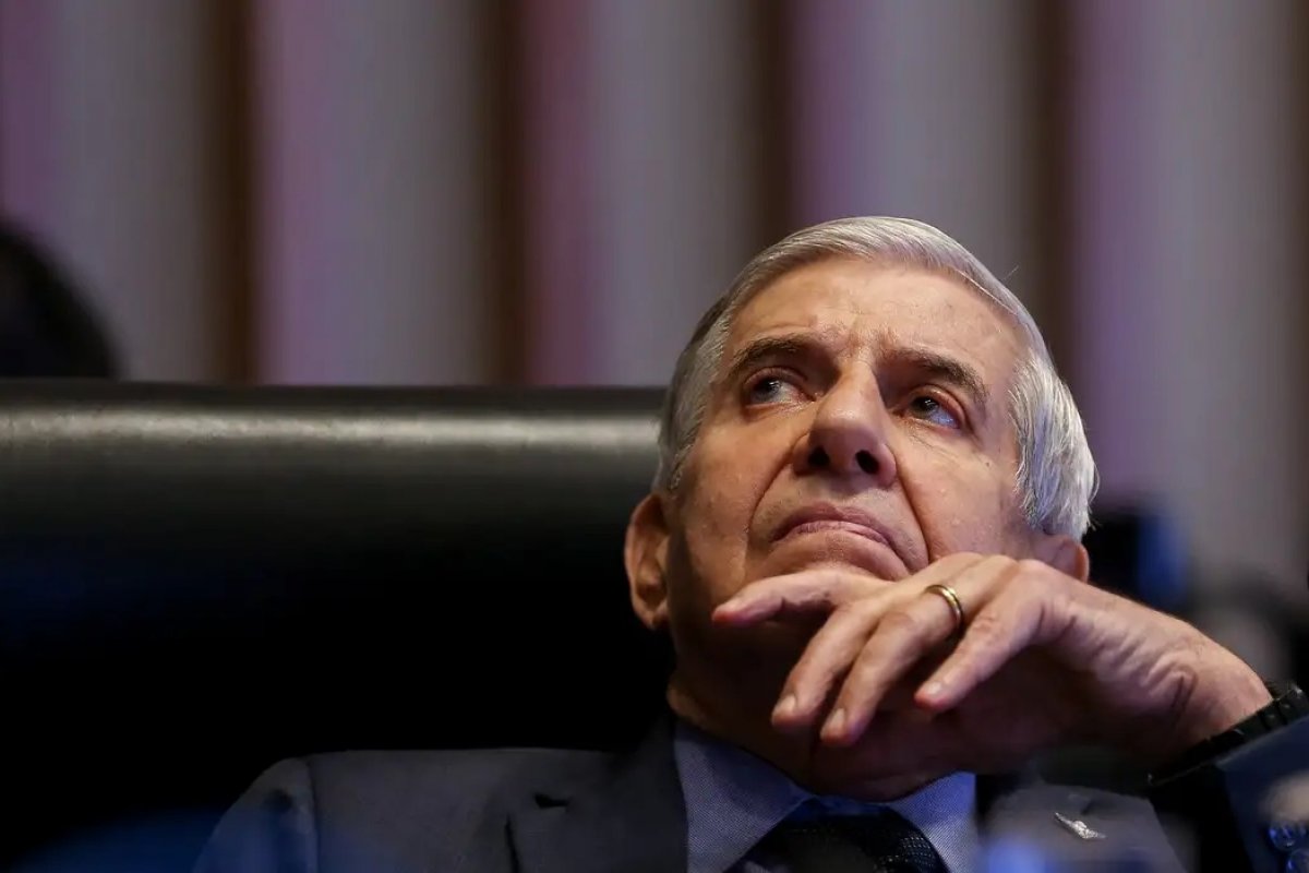 Antes de conceder prisão domiciliar humanitária a Heleno, STF autorizou benefício para 20 condenados e negou para 17, incluindo Bolsonaro