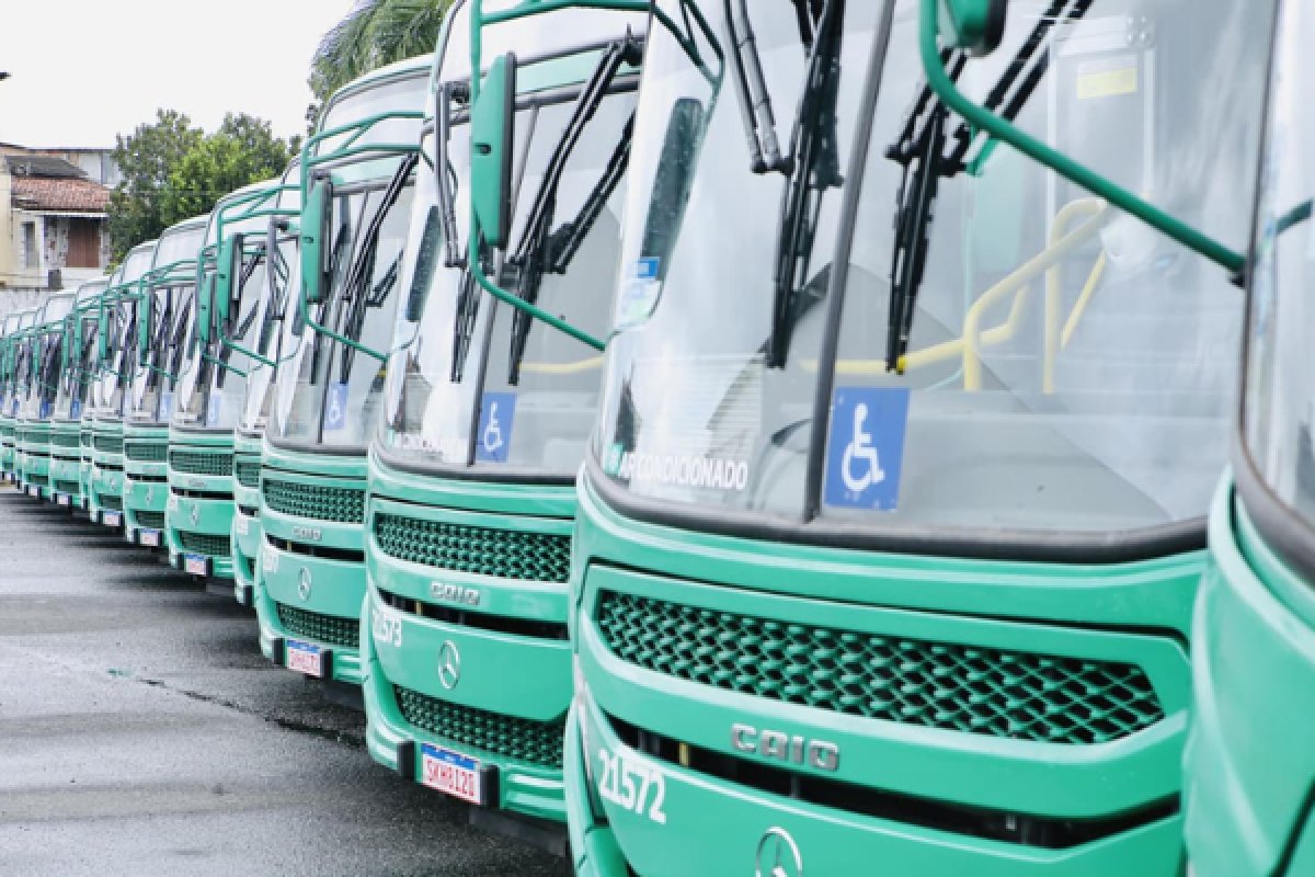 Linha de ônibus é anunciada para atender passageiros durante fechamento de estações de metrô na região da Rodoviária neste domingo (28)