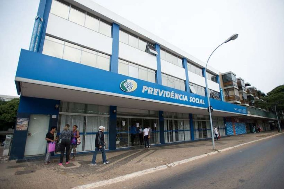 Governo autoriza contratação de aposentados para atendimentos no INSS
