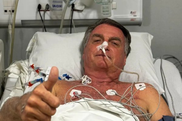 [Moraes autoriza visitas dos filhos a Bolsonaro durante internação em Brasília ]