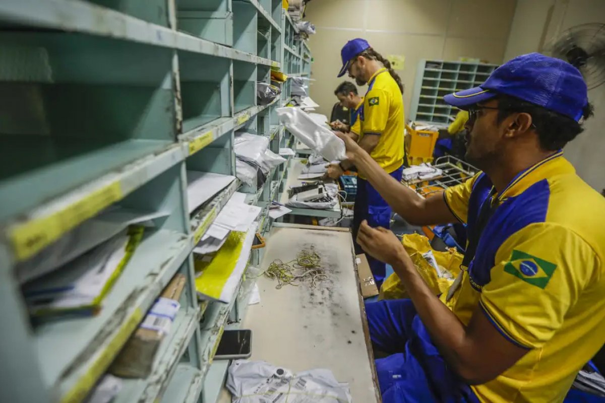 Empregados dos Correios rejeitam proposta salarial, e acordo será decidido pelo TST