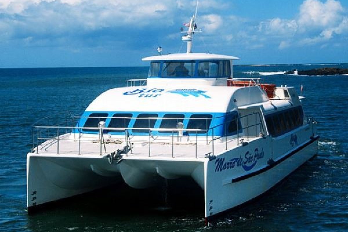 Travessia Salvador–Morro de São Paulo tem embarcações lotadas no Natal