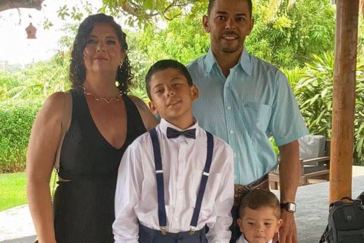 BMW bate em carro e deixa cinco pessoas da mesma família mortas no interior de SP