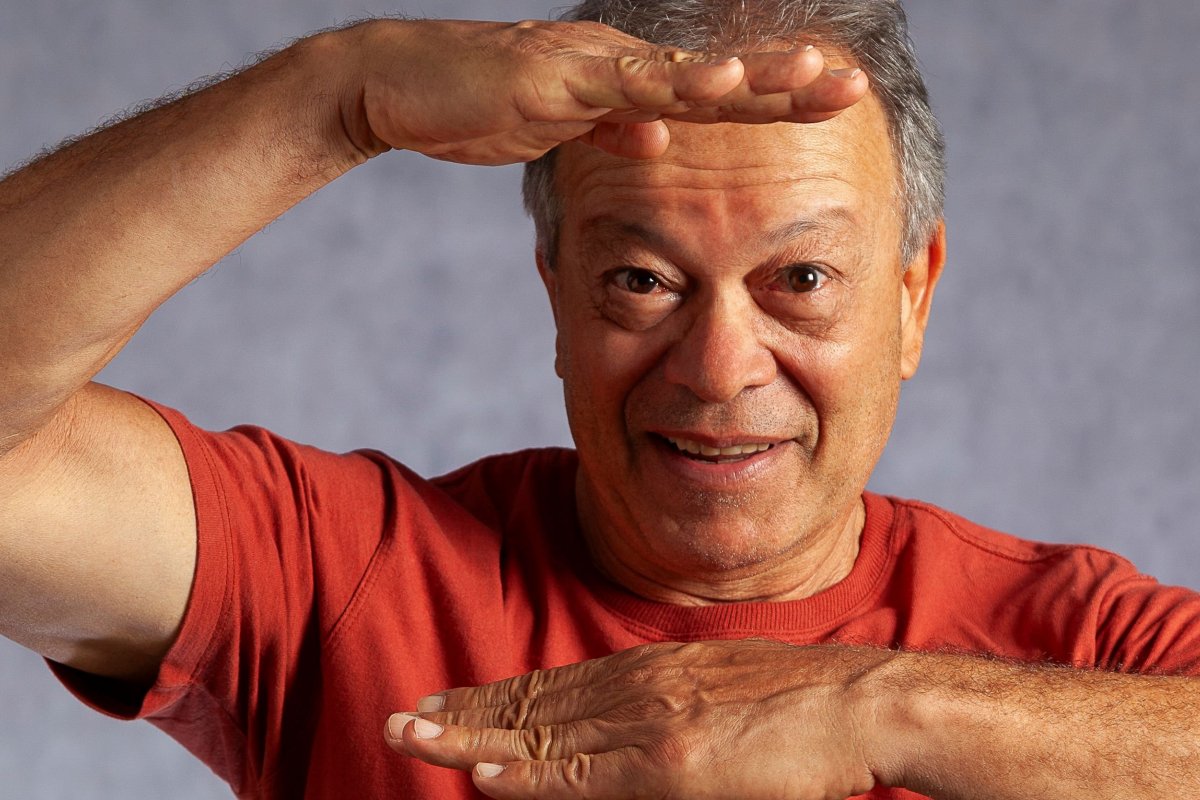 Paulo Canuto celebra 50 anos de carreira com  exposição que exalta a diversidade urbana! 