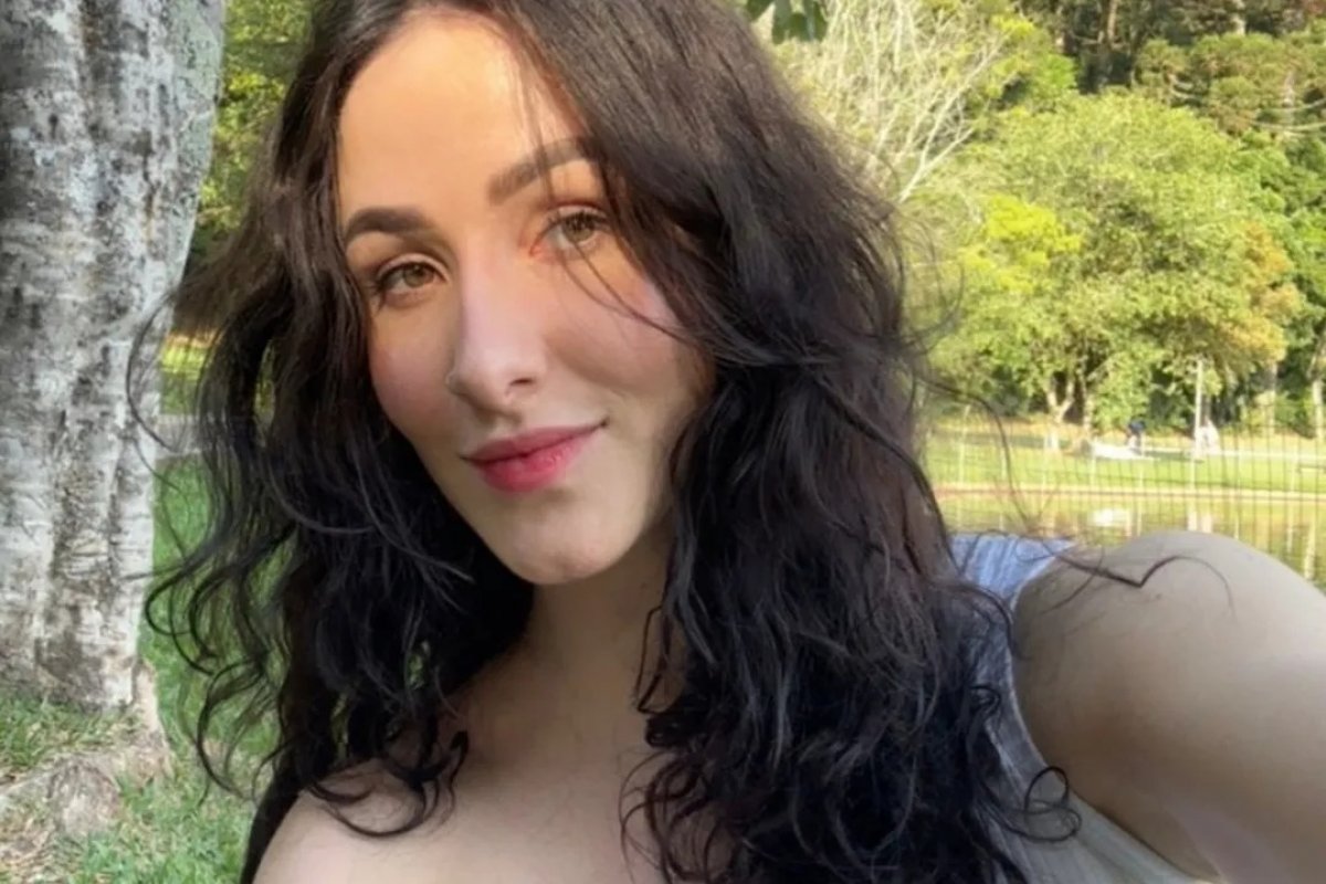 Mulher de 26 anos sente dores no peito e morre antes de chegar ao hospital