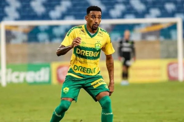 [Vitória anuncia contratação do lateral-direito Matheusinho para a temporada 2026]