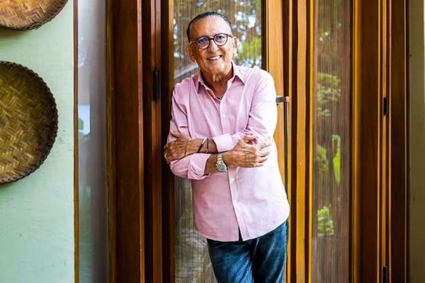 [Galvão Bueno recebe alta após internação por início de pneumonia! ]