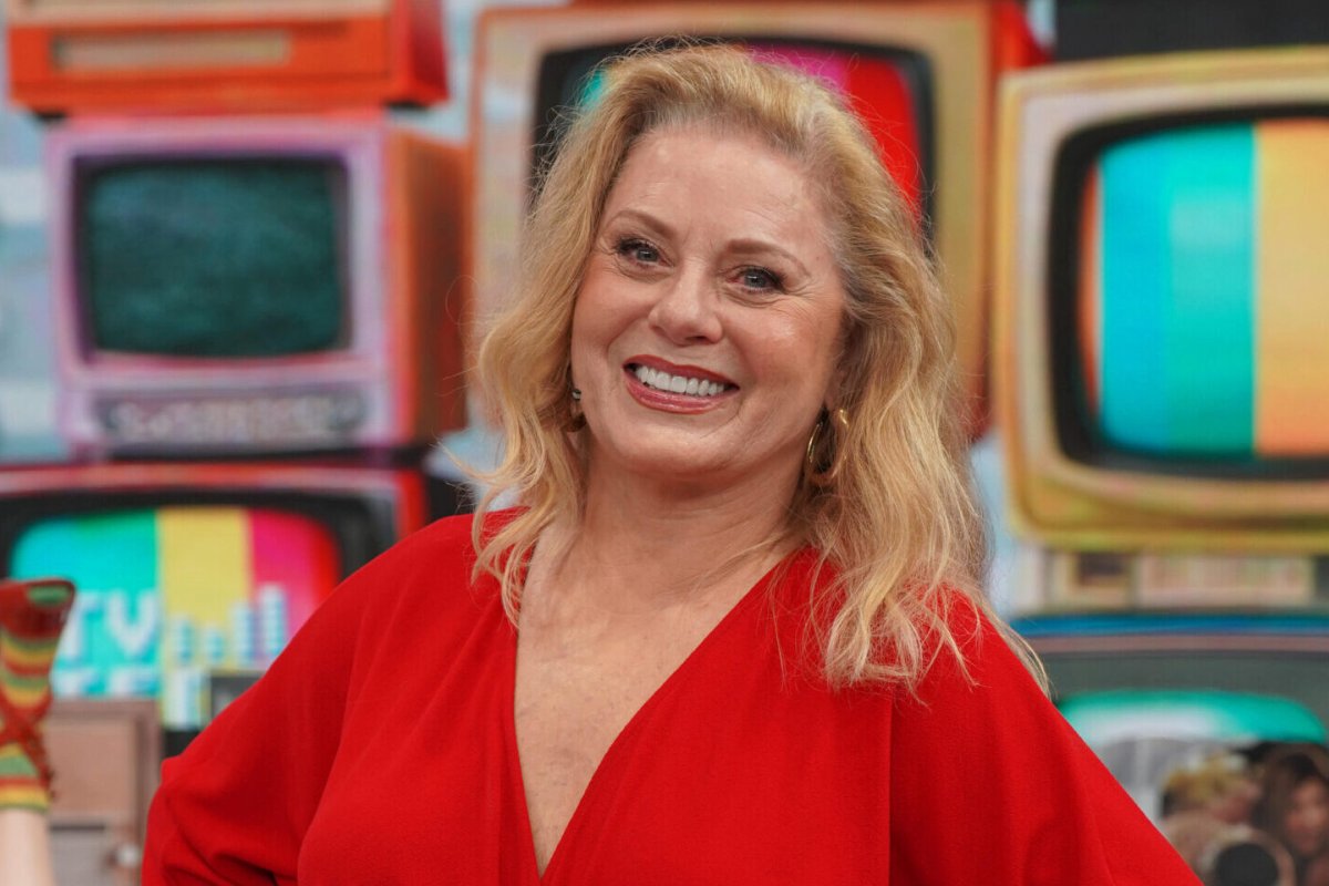 Vera Fischer celebra uma nova fase da carreira ao protagonizar a peça, que discute o etarismo — preconceito contra pessoas mais velhas —!