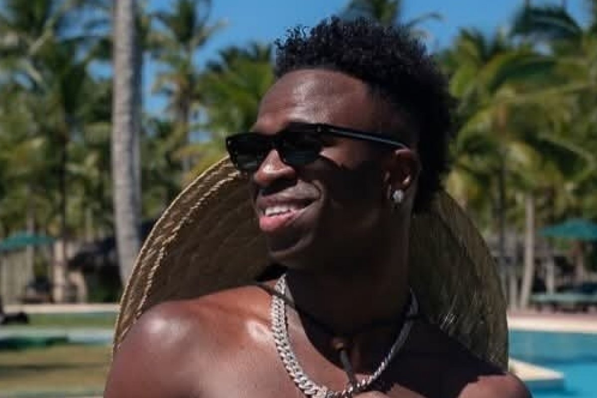 Vini Jr. aproveita as belezas da Bahia para ensaio fotográfico. Veja fotos!