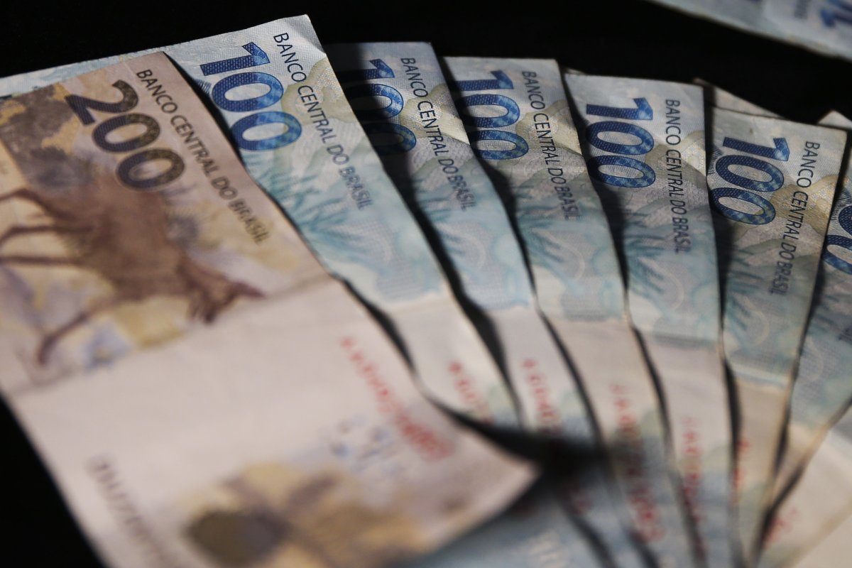 Prêmio de R$ 1 bilhão da Mega da Virada pode render milhões por mês em renda fixa