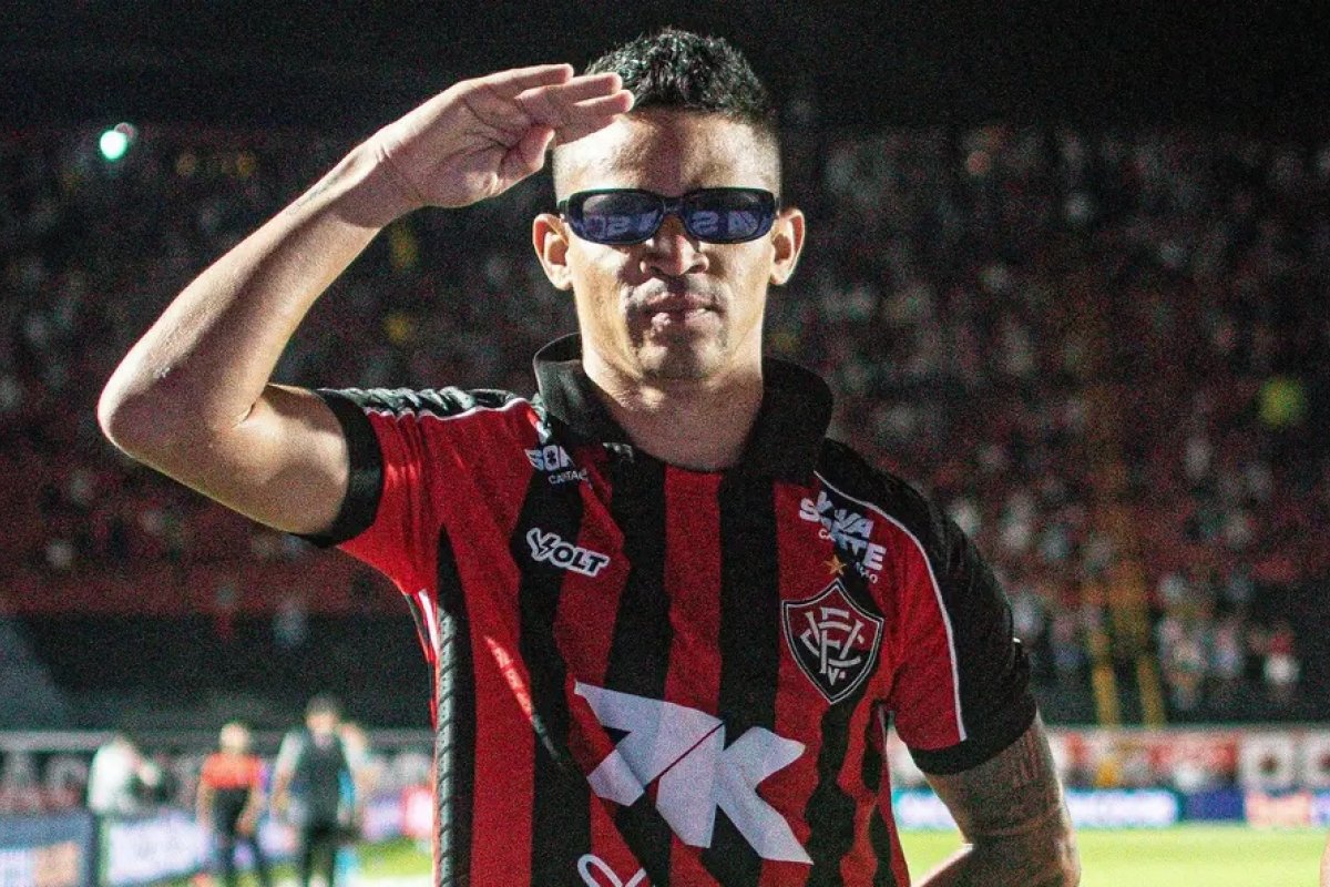 Vitória anuncia permanência de Erick até o fim de 2028