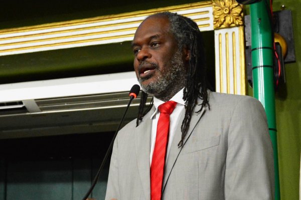 [Silvio Humberto denuncia discrepância no pagamento de artistas locais no Festival da Virada 2026]