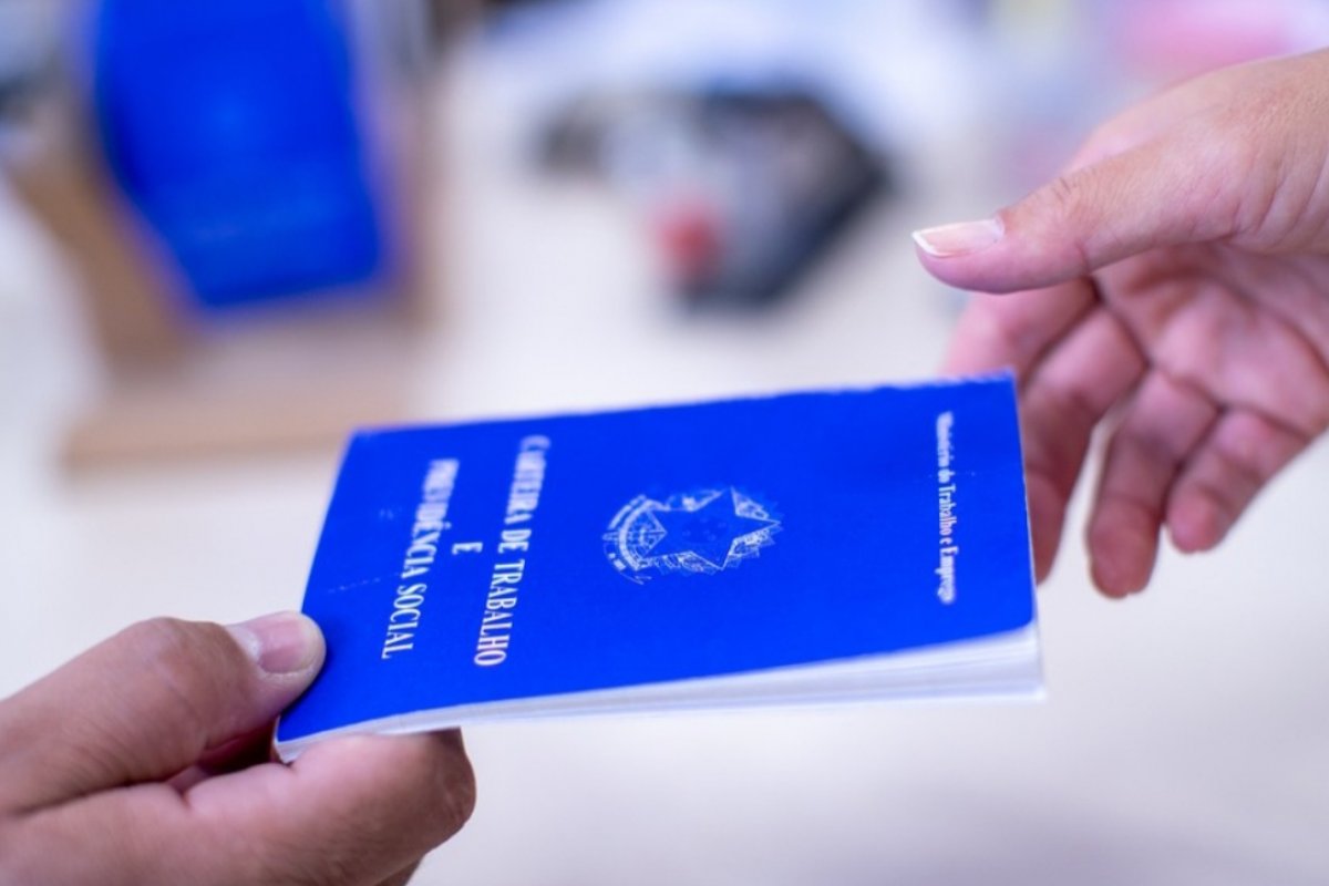 Desemprego cai mais de 5% em novembro; menor taxa da série histórica do IBGE