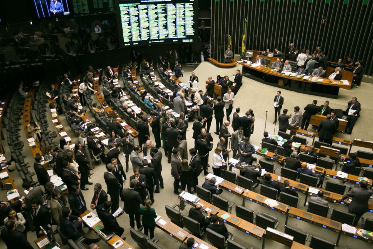 Congresso pode analisar nesta terça (3) veto de Bolsonaro a orçamento impositivo