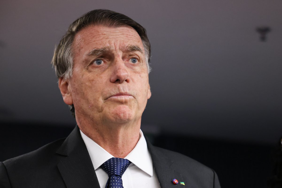 Bolsonaro faz nova endoscopia e tem previsão de alta para esta quinta (1º)