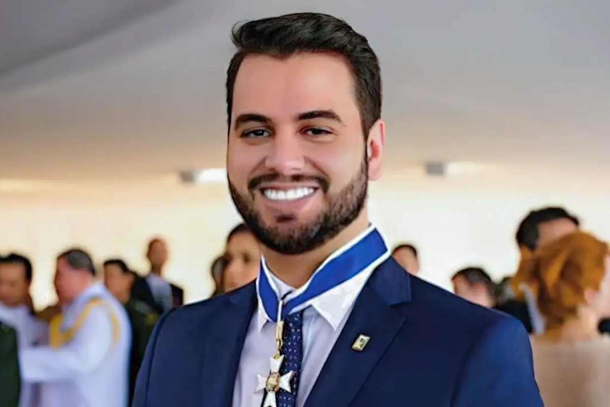 Defesa de Filipe Martins nega utilização das redes mencionadas por Moraes