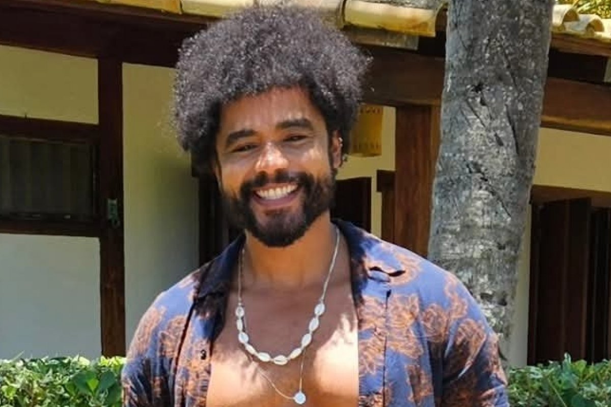 Ator Diego Almeida escolhe a Bahia para esperar 2026!