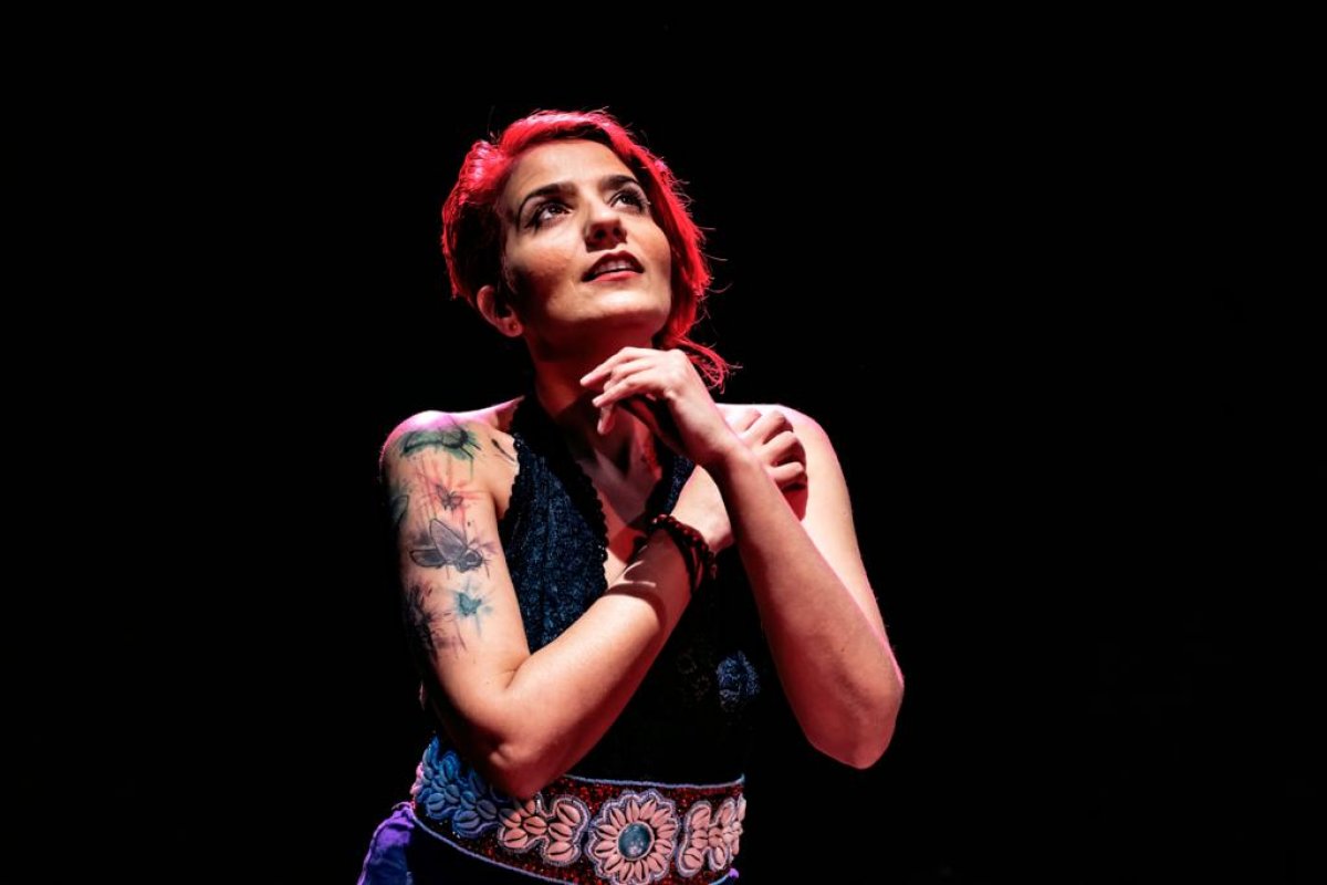 Brina Costa divulga álbum 'Anônima' com show em Salvador