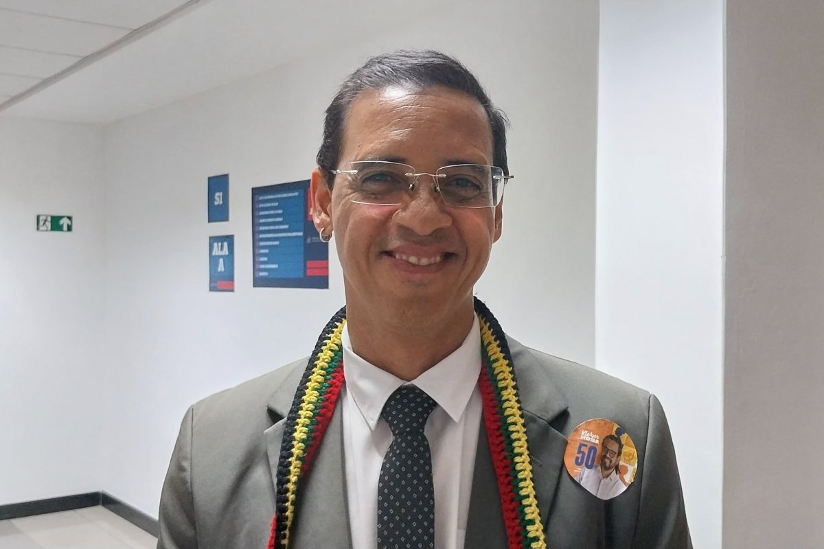 Hilton Coelho anuncia pré-candidatura à reeleição na Alba em 2026