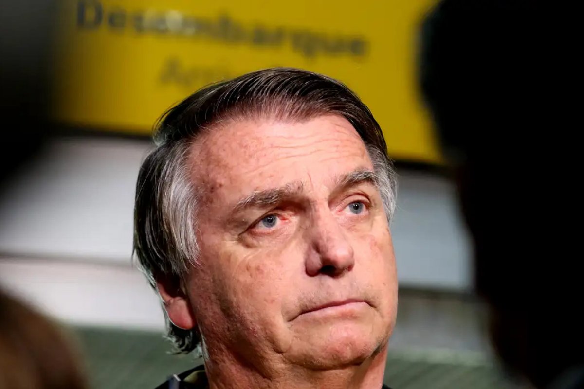Defesa de Bolsonaro pede permanência em hospital até decisão de prisão domiciliar