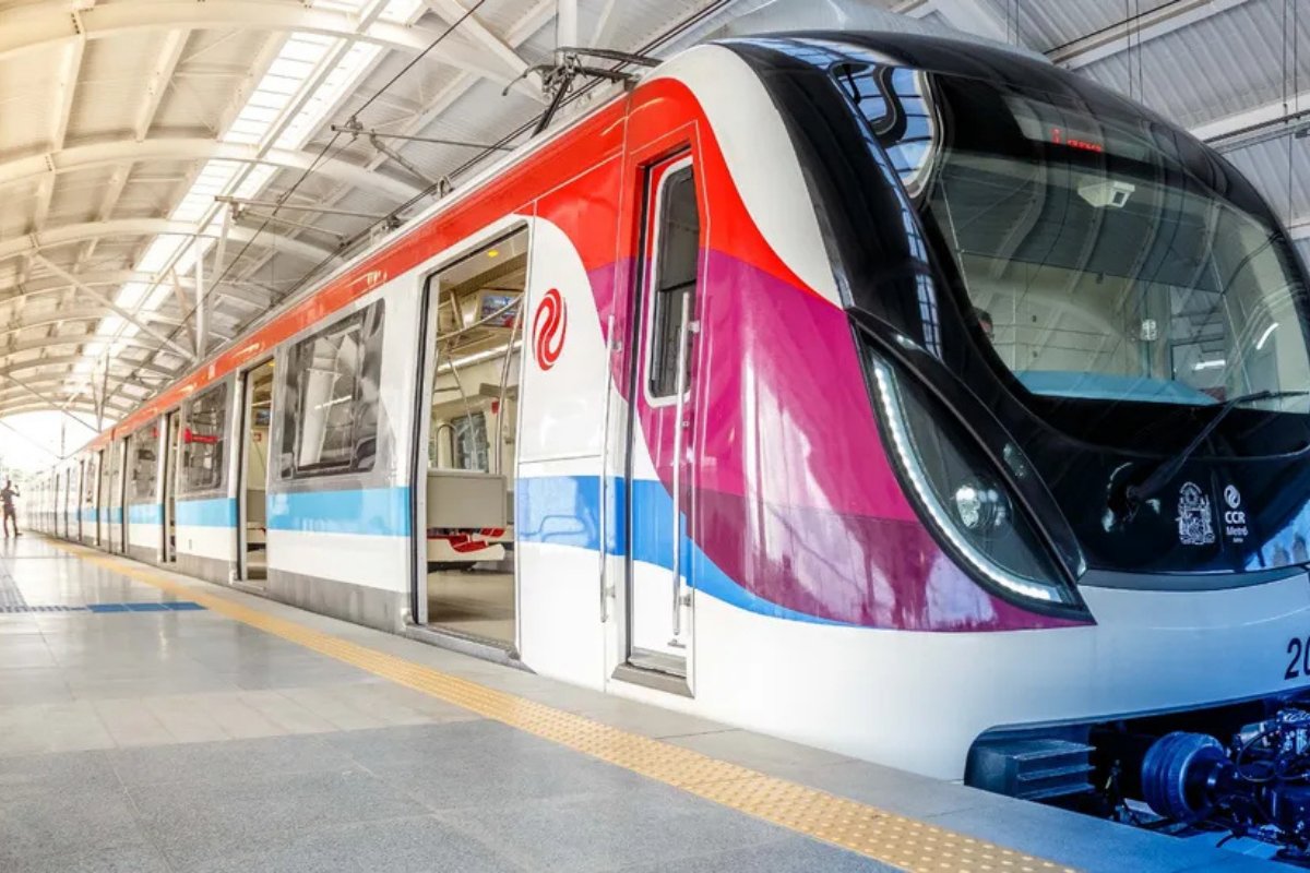Homem é detido acusado de atacar duas pessoas com faca em estação do metrô de Salvador