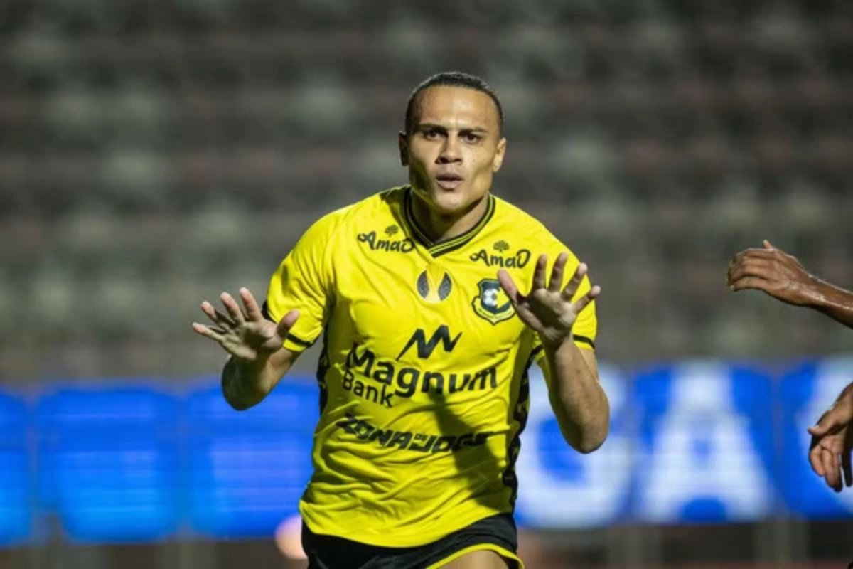 Atacante ex-Corinthians é suspenso por quatro anos após exame de doping