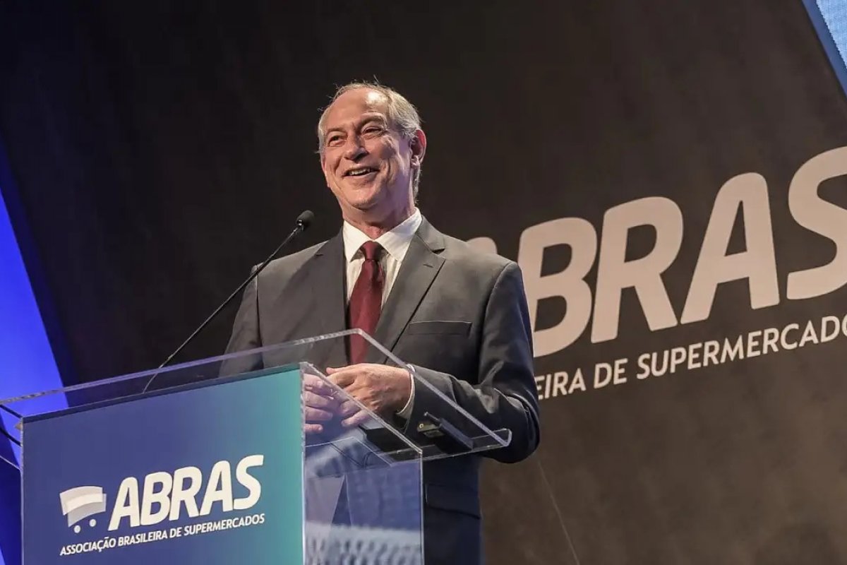 Ciro Gomes é absolvido em processo criminal movido por Damares Alves
