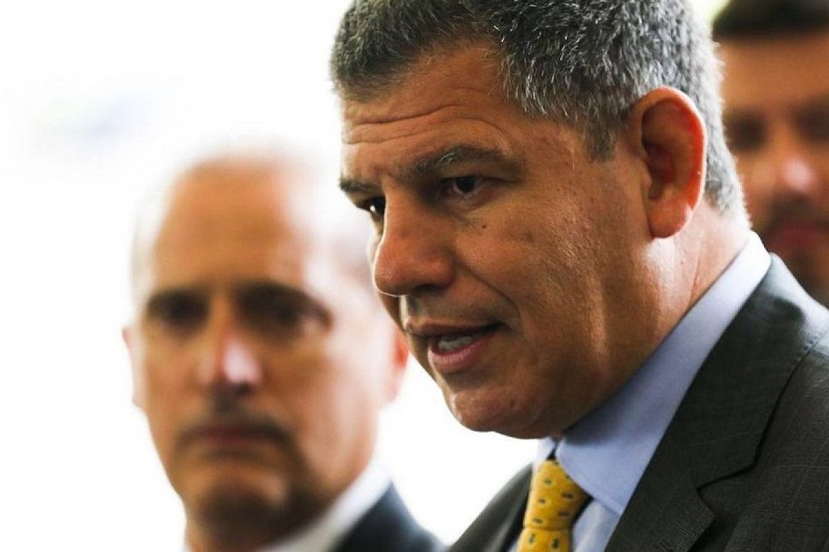 Carlos Bolsonaro tentou montar uma Abin paralela, diz Bebianno