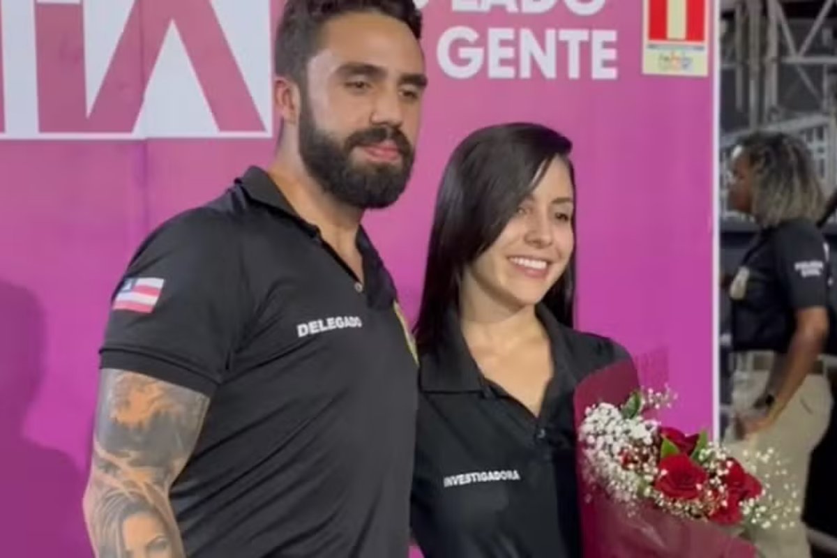 Delegado da Polícia Civil pede investigadora em casamento durante o Festival Virada Salvador