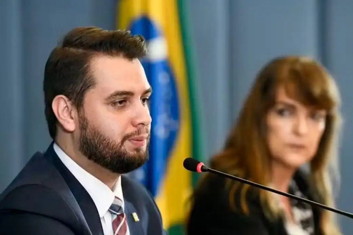 Ex-assessor de Bolsonaro é preso após descumprir regras de prisão domiciliar no Paraná