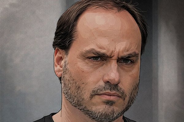 [Carlos Bolsonaro chama prisão de Filipe Martins de “canetada” de Alexandre de Moraes]