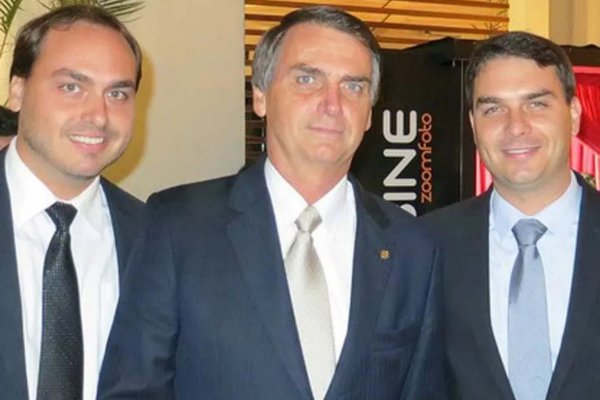 [Moraes dá autorização permanente de visita a Bolsonaro para filhos e enteada ]