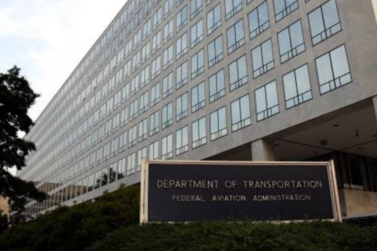 EUA proíbem companhias aéreas do país de sobrevoar a Venezuela após ataques