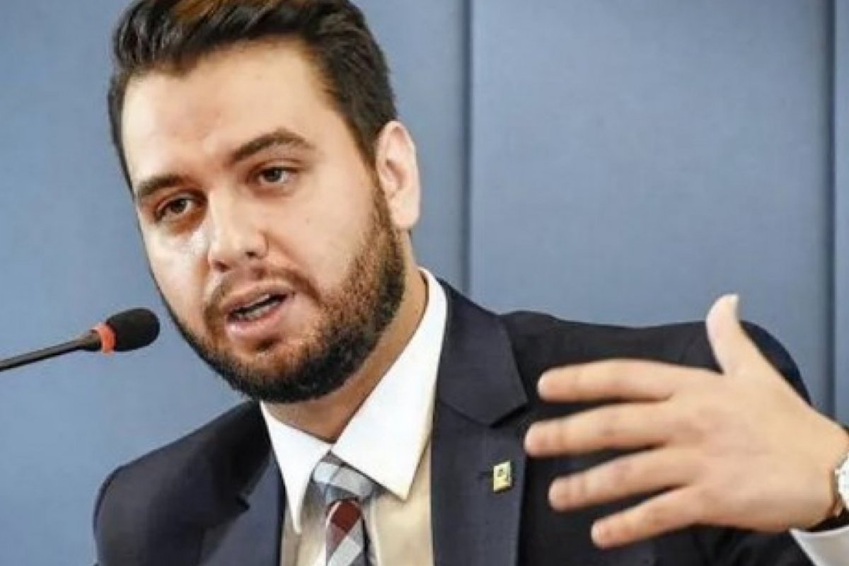 Defesa de Filipe Martins pede ao STF revogação de prisão preventiva