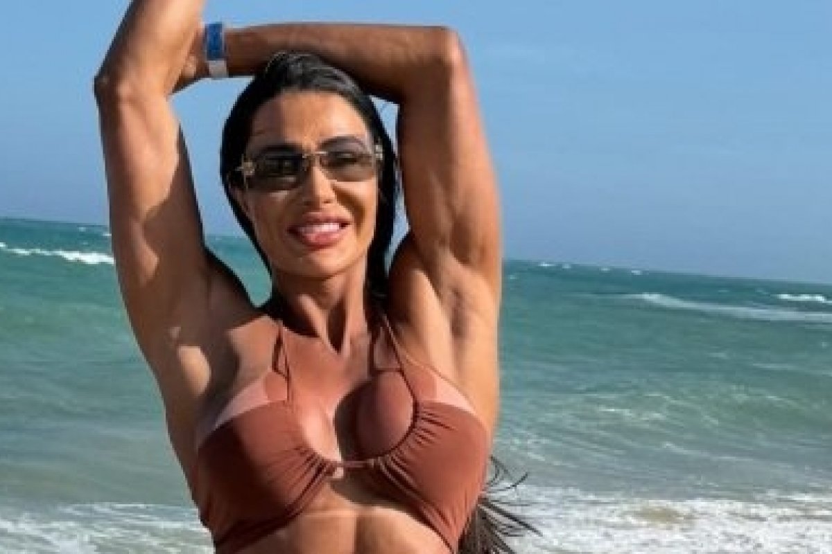 Gracyanne Barbosa está curtindo o primeiro fim de semana do ano na Bahia!