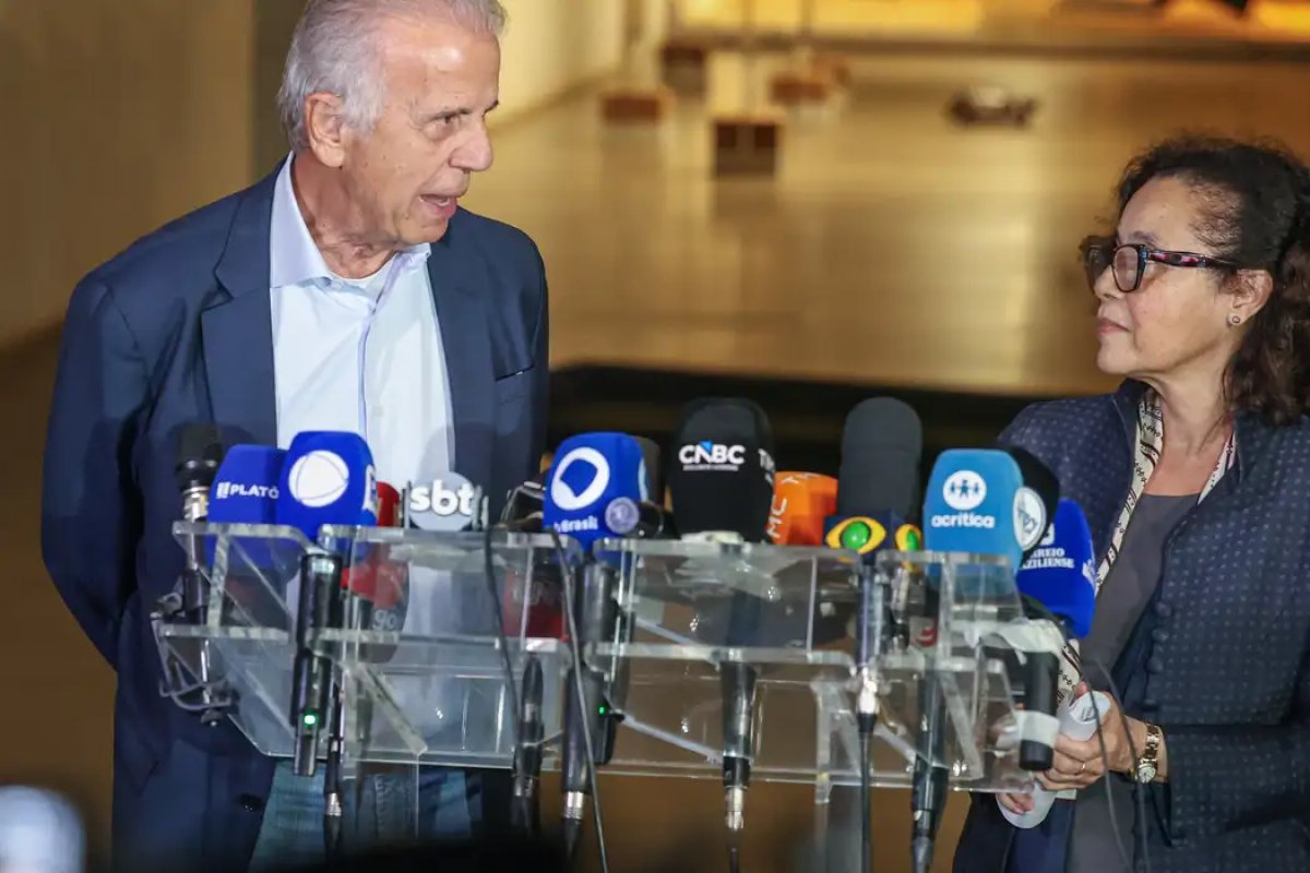 Mais de 100 turistas brasileiros deixam a Venezuela pela fronteira com Roraima