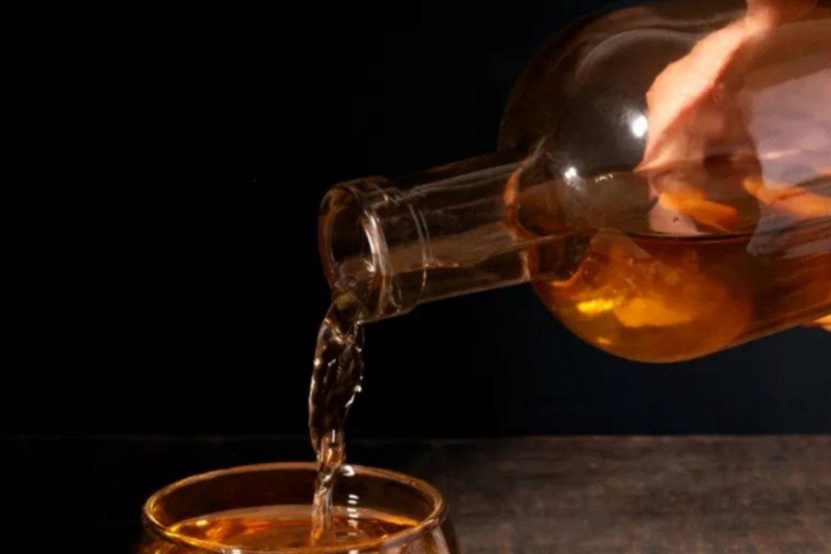 Abrasel critica proibição de bebidas destiladas após casos de intoxicação no interior da Bahia