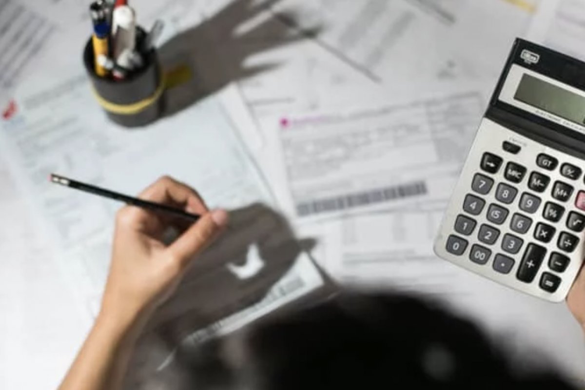 À vista ou parcelado? Especialistas dão dicas sobre a melhor forma de pagar IPTU e IPVA