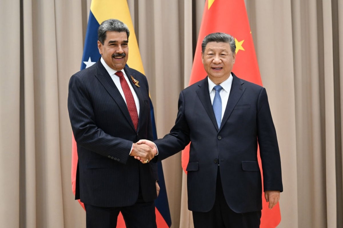 China diz querer aprofundar relação com a Venezuela e que países devem parar de ser 'polícia do mundo'