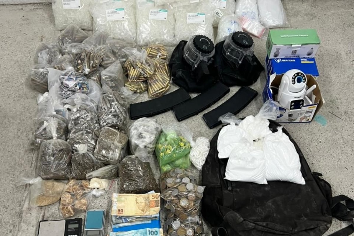 Cerca de 900 munições de fuzil, carregadores e  drogas são apreendidas em Vera Cruz